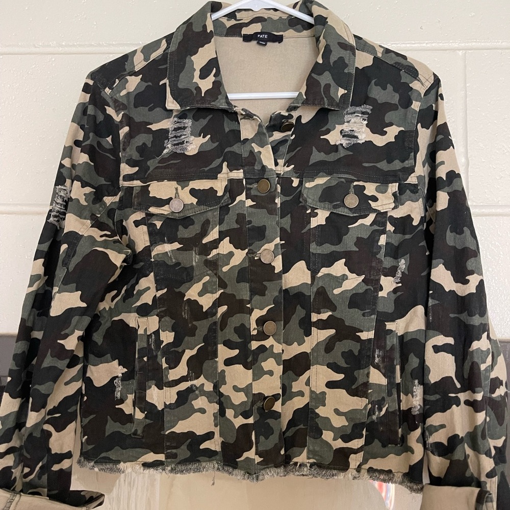 Fate Clothing Womens Size Medium Camouflage Distressed Jacket. Functional Button